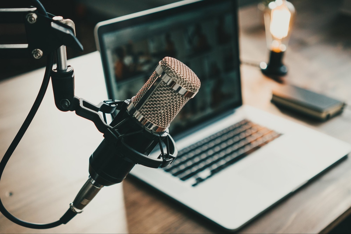 Choosing the Right Microphone for Your Podcast hero image