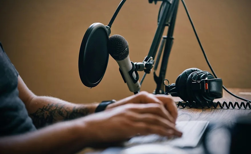 Behind the Scenes: A Day in the Life of a Podcast Producer hero image